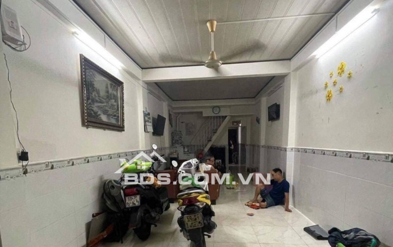 TRUNG TÂM [#BÌNH_THẠNH]- P21- HẺM XE HƠI ĐẬU CỬA - 4PN- CÓ SÂN ĐỂ XE PHÍA TRƯỚC- CHÍNH CHỦ LÂU NĂM.